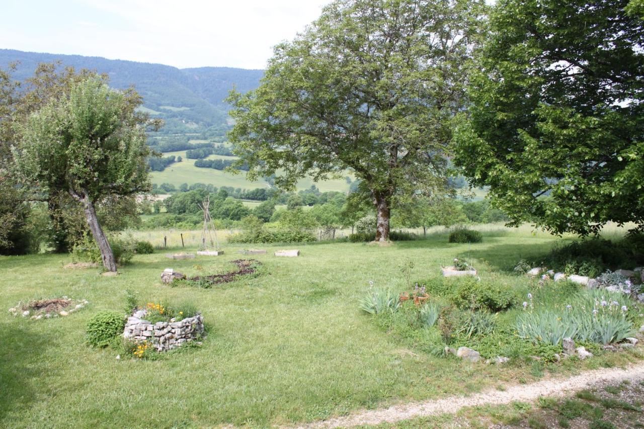 Chez Louve Bleue Bed & Breakfast Hotonnes Bagian luar foto