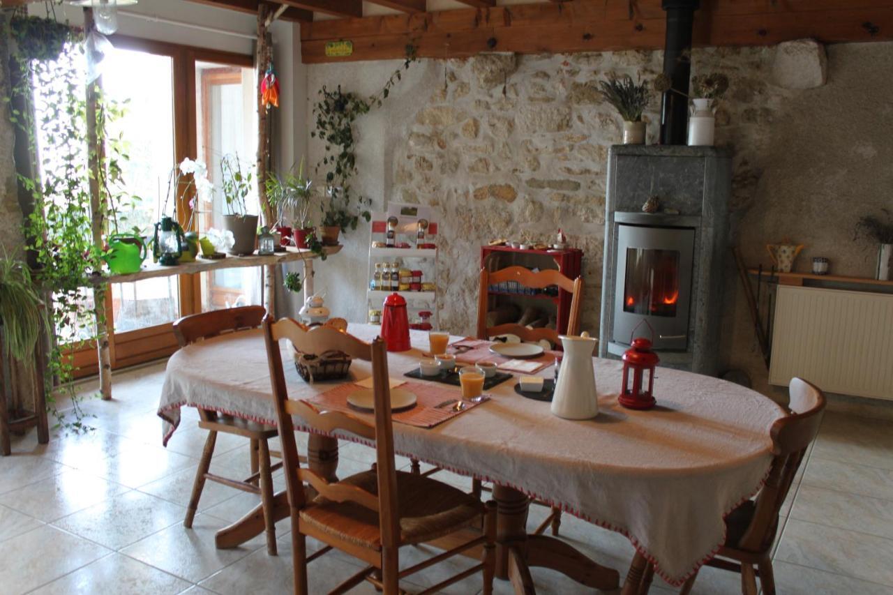 Chez Louve Bleue Bed & Breakfast Hotonnes Bagian luar foto